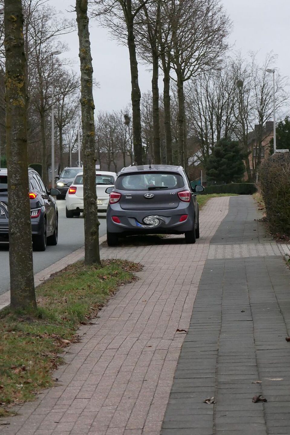 Parken auf dem Gehweg Parken auf dem Gehweg