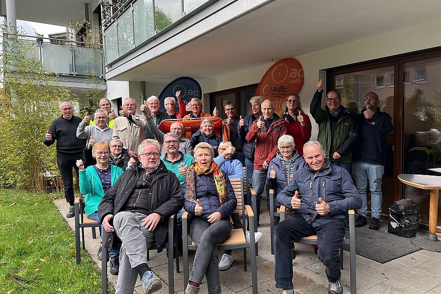 21 Rikscha-Piloten des ADFC Hattingen ließen sich zum Ersthelfer ausbilden 21 Rikscha-Piloten des ADFC Hattingen ließen sich zum Ersthelfer ausbilden