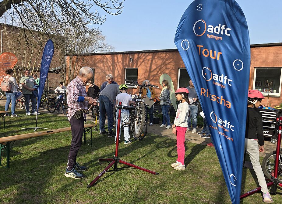 Grundschule Oberwinzerfeld: Fahrräder werden fit gemacht Grundschule Oberwinzerfeld: Fahrräder werden fit gemacht