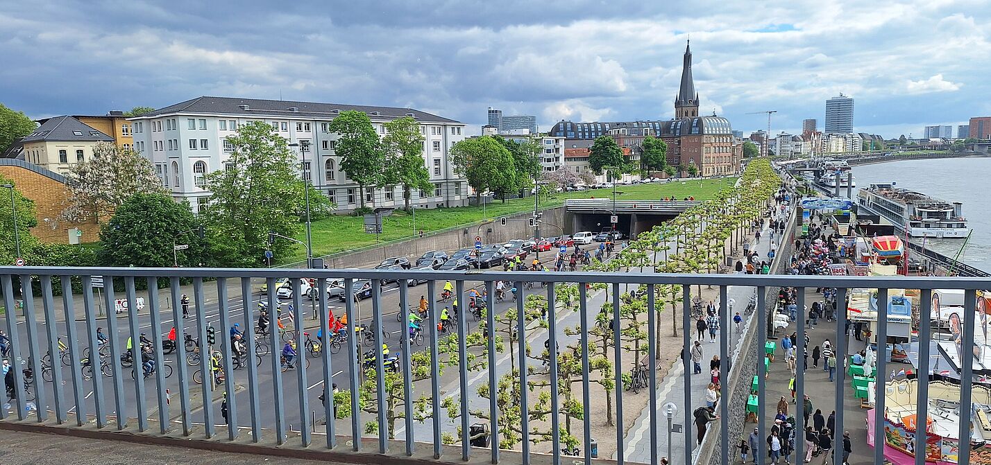 Ab in den Rheinufertunnel Gerd Isenberg