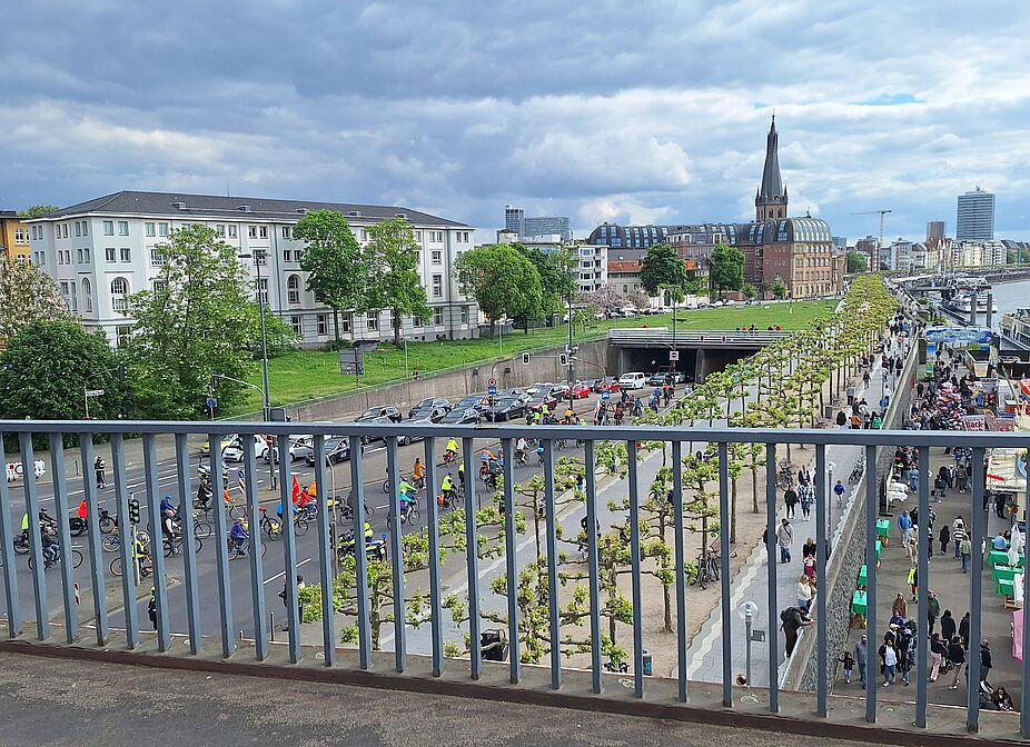 Ab in den Rheinufertunnel Ab in den Rheinufertunnel