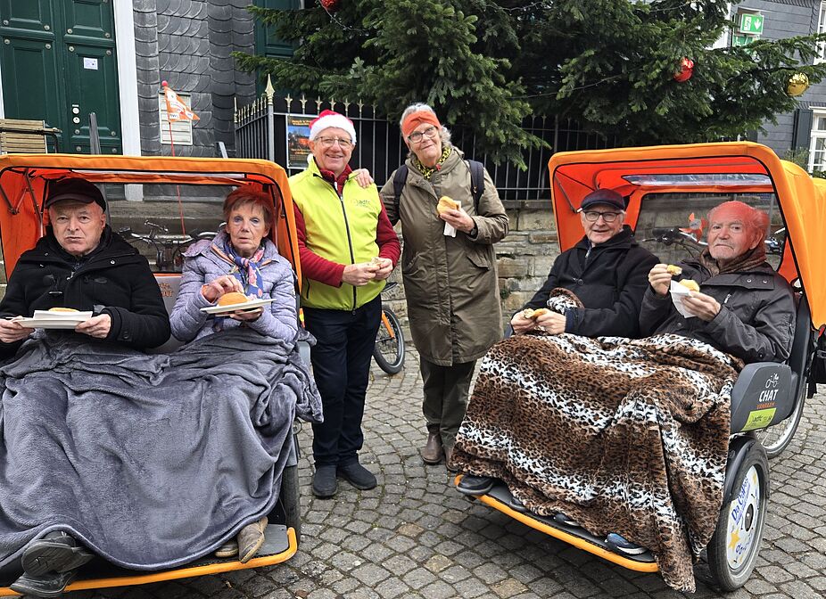 Bernd Lauenroth mit Monika Pahl und Passagieren Bernd Lauenroth mit Monika Pahl und Passagieren