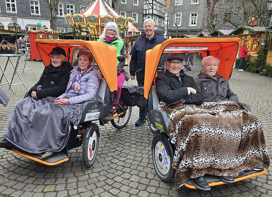 Kristina Borgmeier, Alfred Schulte-Stade und Rikscha-Passagiere Kristina Borgmeier, Alfred Schulte-Stade und Rikscha-Passagiere