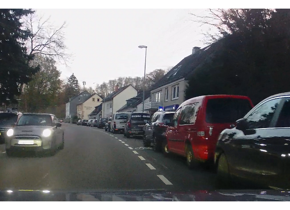 Zugeparkte Schutzstreifen beim Hammerthaler Winter