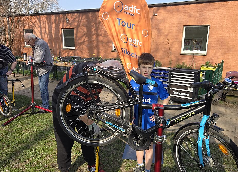Grundschule Oberwinzerfeld: Fahrräder werden fit gemacht Grundschule Oberwinzerfeld: Fahrräder werden fit gemacht
